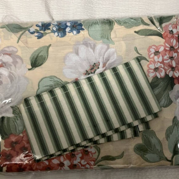 GARDEN GABLES 84” unlined Drapes Distinctive Designs by Brown Crafts Inc. - Picture 3 of 4